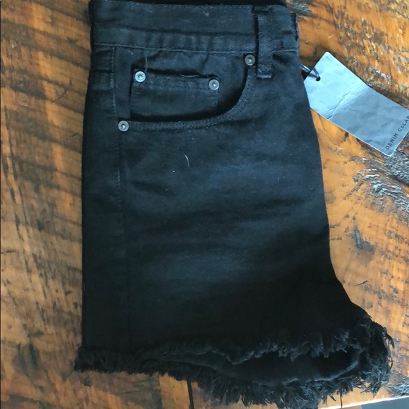 Black high waisted shorts! - Picture 3 of 5